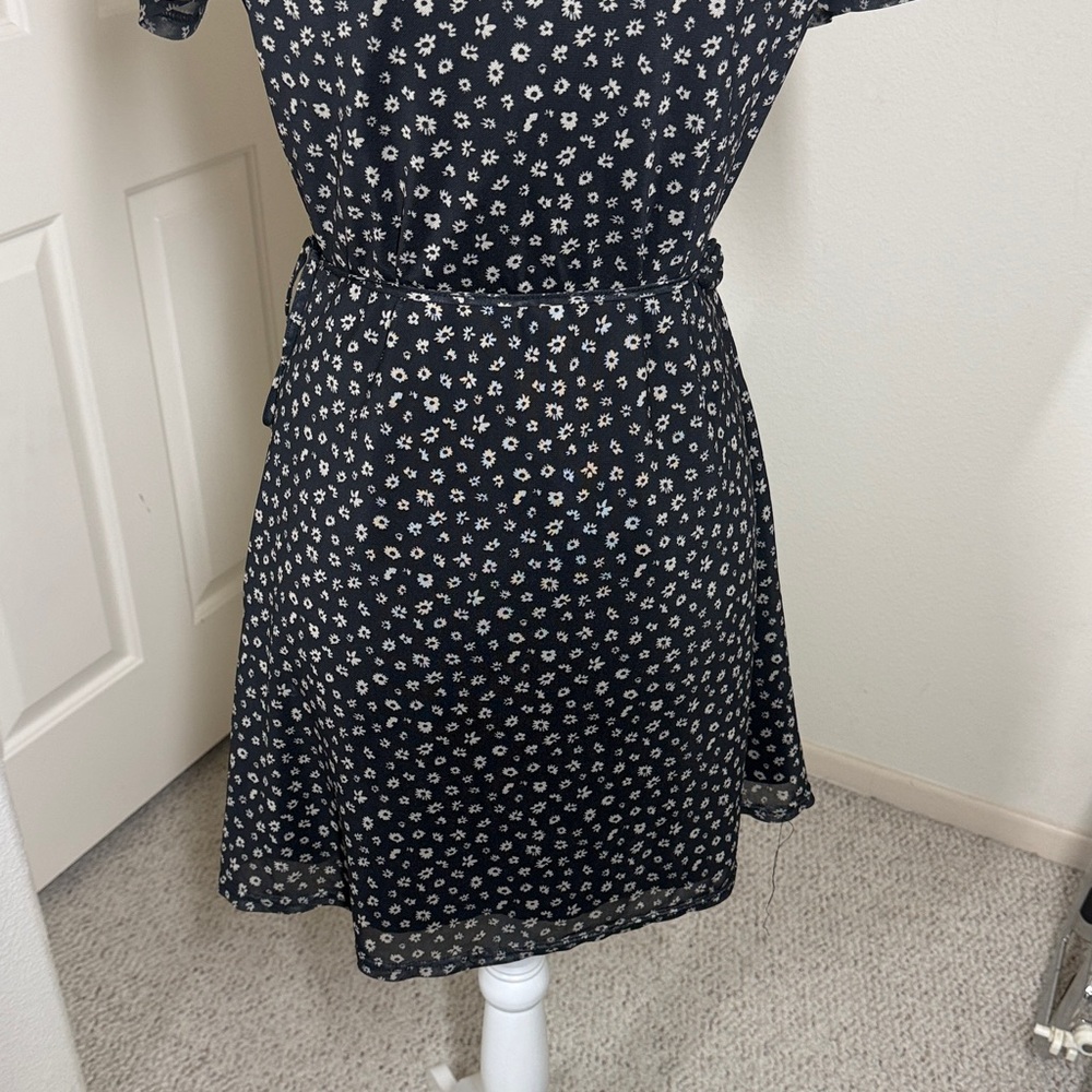 Urban Outfitters Black and White Floral Wrap Dress - Picture 7 of 8